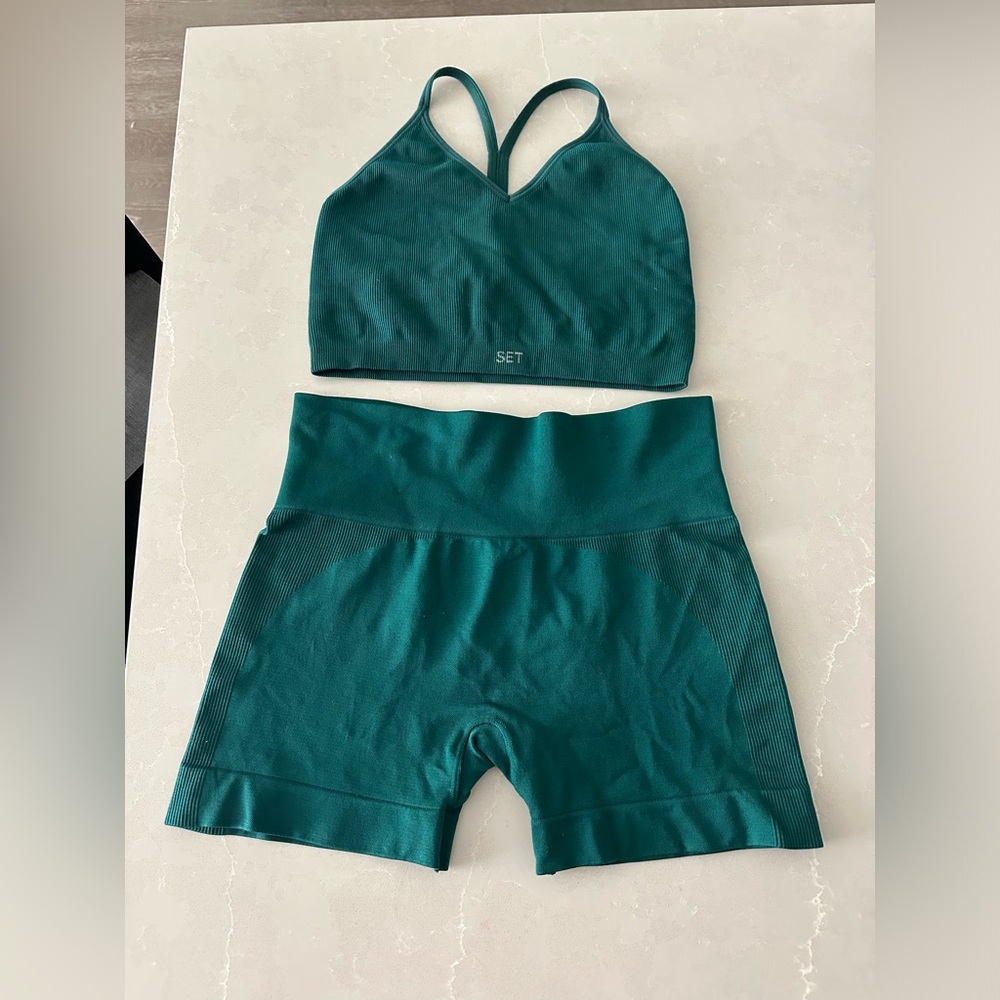 SET ACTIVE Ribbed Sculptflex Racer Back Bra and Bike Shorts